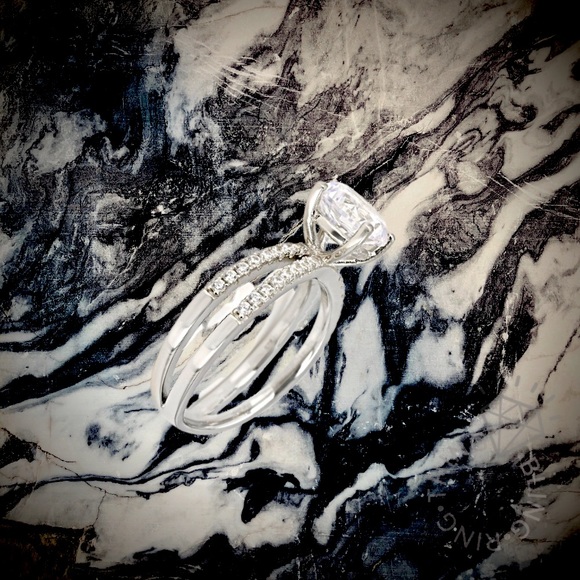 Elegant Illusion Diamond Ring - Picture 2 of 2